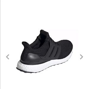 ADIDAS ULTRABOOST US 9 black running shoes